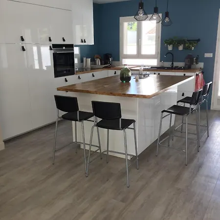 10mn De La A Pied, 9 Couchages, Ideal En Famille